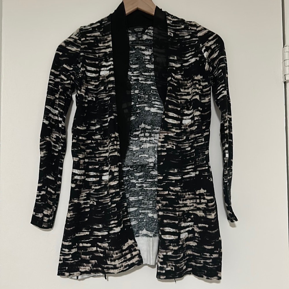 100% cotton Black white printed ruffle detail cardigan